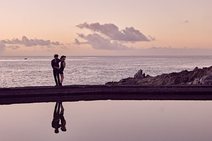 Couple Shooting Küste Kanaren – Paar romantisches Portrait goldener Morgen Teneriffa © Chirlyart