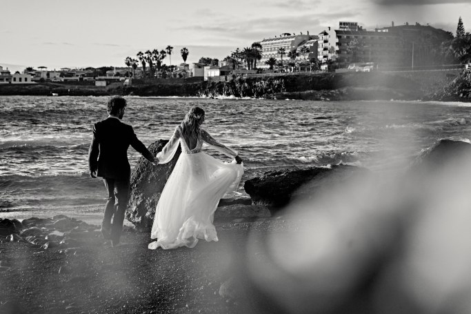 Hochzeitsfotografie Teneriffa – Brautpaar Portrait Strand goldene Stunde Kanaren © Chirlyart