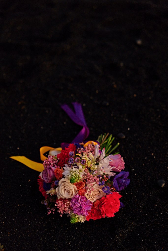 Elopement Kanaren Teneriffa – Braut Portrait flowinges Kleid, goldene Stunde © Chirlyart