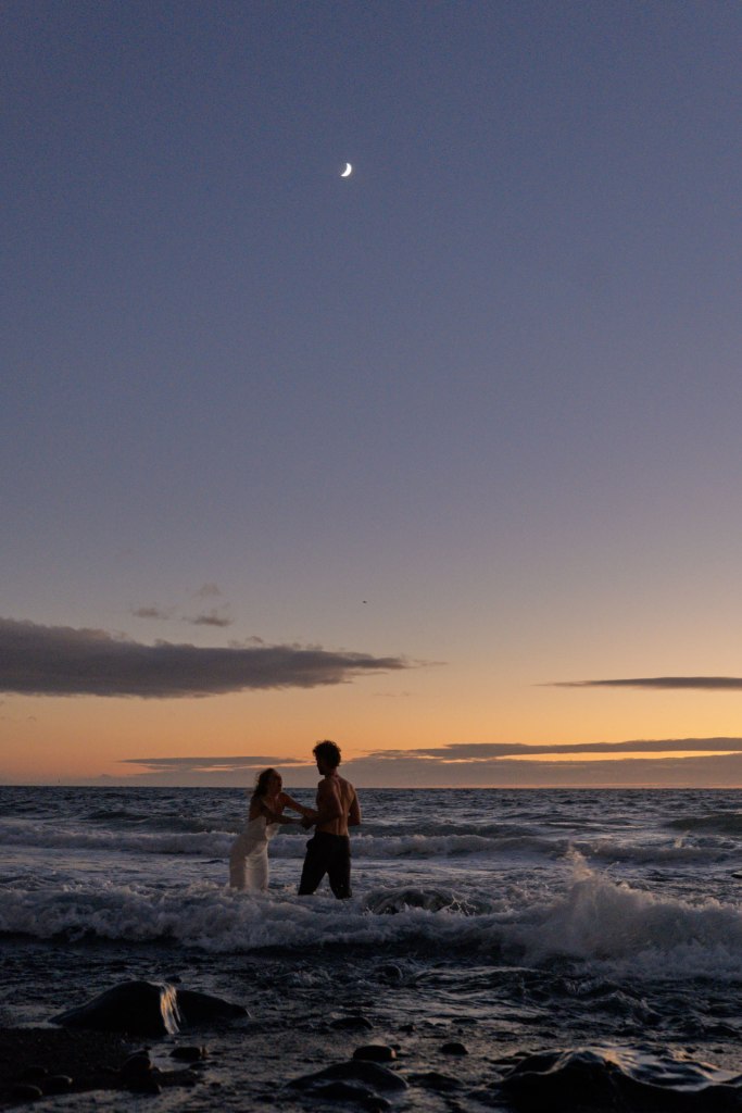 Hochzeit Strand Teneriffa – Bräutigam Portrait warmes Licht, Atlantik Kanaren © Chirlyart