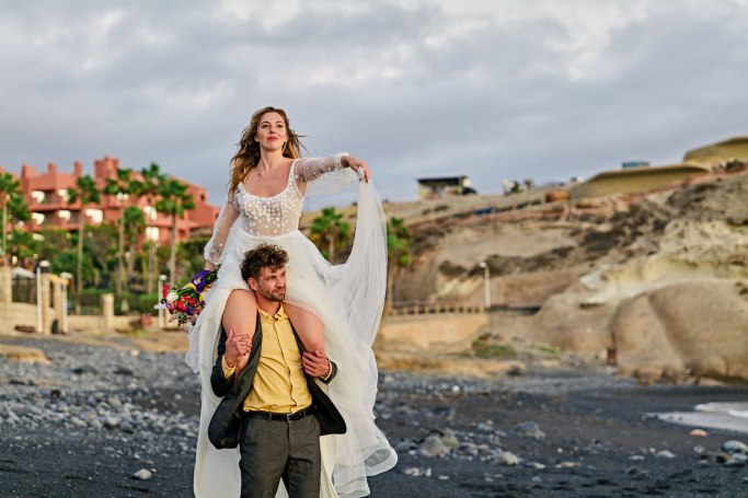 Elopement Teneriffa – Brautpaar Silhouette goldene Stunde, Atlantik Kanaren © Chirlyart