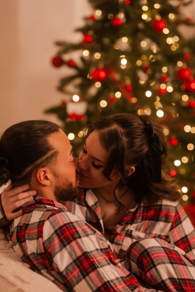 Weihnachts Couple Shooting Köln – Portrait Paar im winterlichen Licht © Chirlyart