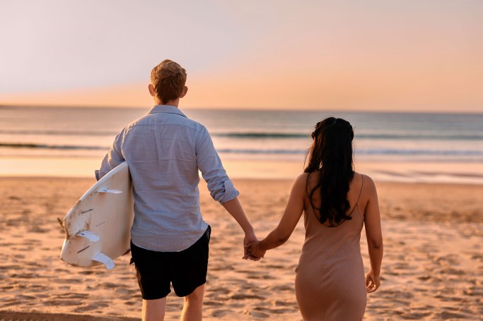 Couple Shooting Algarve – Paar am Fels, dramatisches Abendlicht Portugal Atlantik © Chirlyart