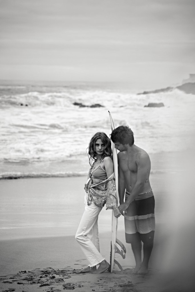 Paarshooting Surf Kanaren – Frau mit Surfboard Portrait, Atlantik Fuerteventura © Chirlyart