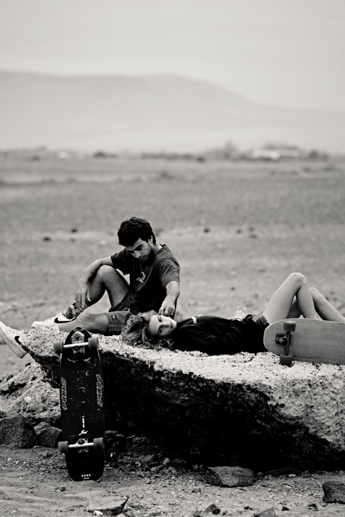 Skater Frau Portrait Fuerteventura – Frau auf Skateboard, Kanaren Lifestyle Shooting © Chirlyart