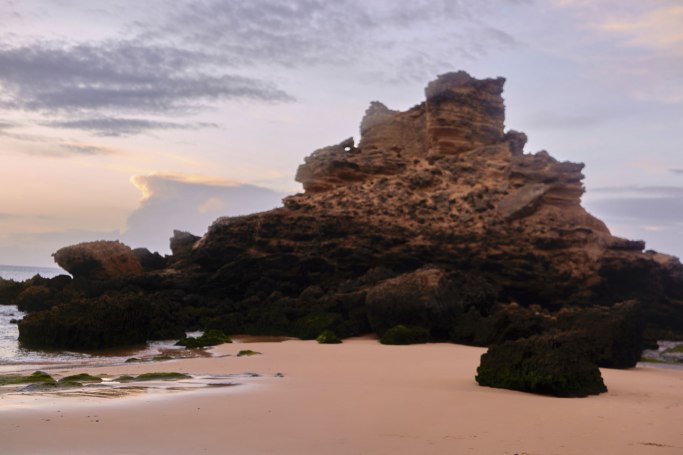 Hochzeit Algarve Strand – Brautpaar Silhouette im Abendrot Portugal © Chirlyart
